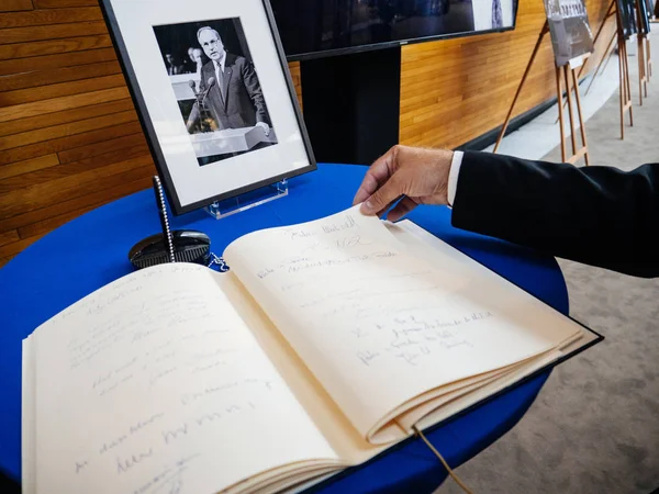 The book of condoleances for Helmut Kohl at European Parliament — Stock Photo, Image