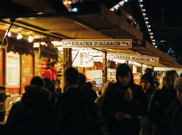Kerstmarkt eten kraam op kerstmarkt — Stockfoto