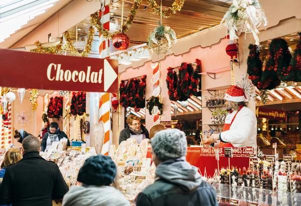 Weihnachtsschokolade auf dem Weihnachtsmarkt in Frankreich — Stockfoto