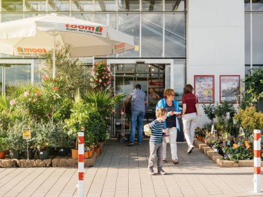 Toom Alman DIY-mağaza zincirinin giriş