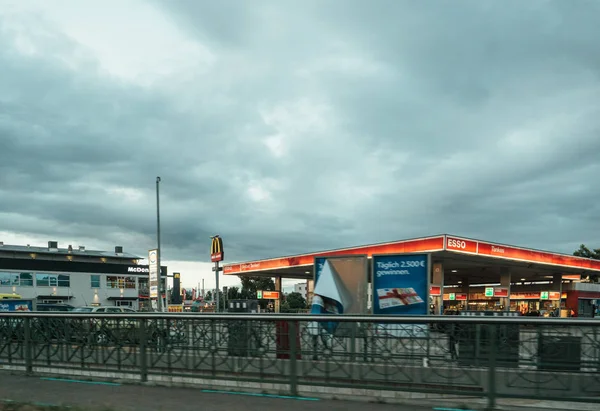 Posto de gasolina Esso na cidade alemã de Kehl — Fotografia de Stock