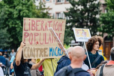 Genç ve uzatma karşı Fransa protesto yaşlılar 
