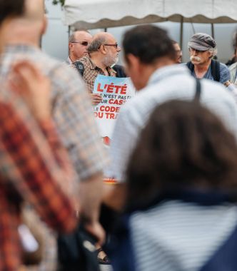 Komuta sizde Fransa'da Macron hukuk karşı protesto 