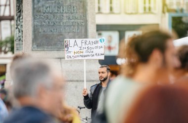 Hayır yasalarına uzatma - protestocular için d denilen Melenchon şehirde