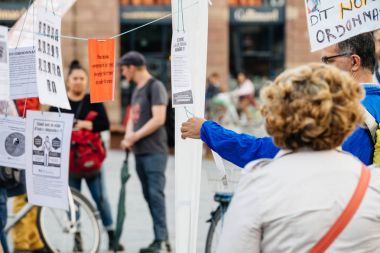 Uzatma yasalara karşı protesto okuma listesi 