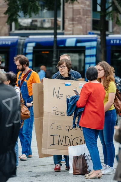 Woman wearing cardboard placard at placard against Macron — Stock Photo, Image