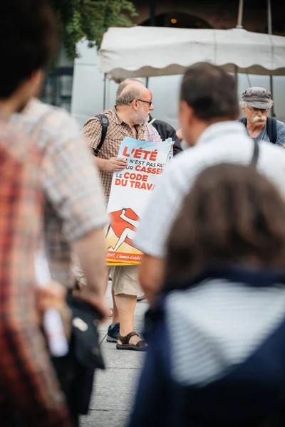 老人长音符法律在法国抗议 — 图库照片
