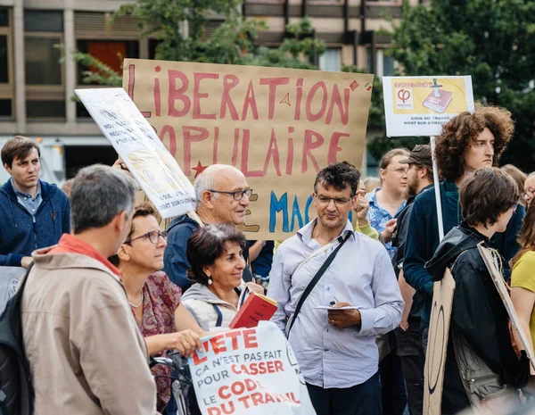 Young and seniors at protest in France against macron — Stock Photo, Image