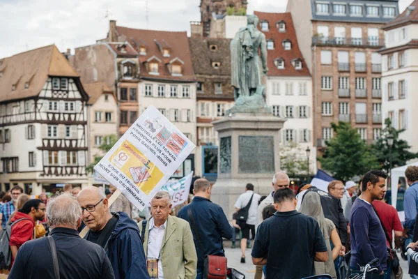 Grupo de manifestantes en la ciudad como Melenchon llamó para el día de prote — Foto de Stock