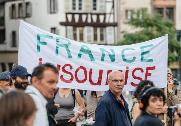 Плакат insoumise Франції на знак протесту проти знаком довготи — стокове фото