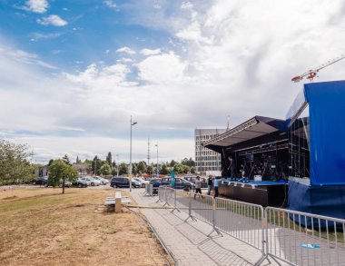 Kitle iletişim araçları hazırlama gazeteciler alan bir olay için basın. 