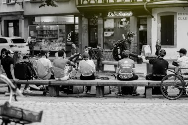 Deliveroo, Foodora, uber yiyor teslim insanlar orta dinlenme