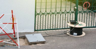 Açık kanalizasyon baca delik bobin kaşık kablo ile