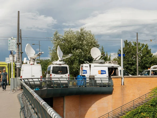 Підготовка до прямі трансляції з вантажівки телевізор у Франції — стокове фото