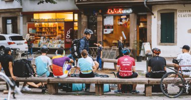 Deliveroo uber şehir yüzde dinlenme foodora insanlar teslim yiyor