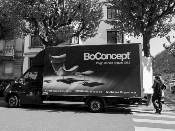 Yeni modern furn teslim Boconcept mobilya teslim van