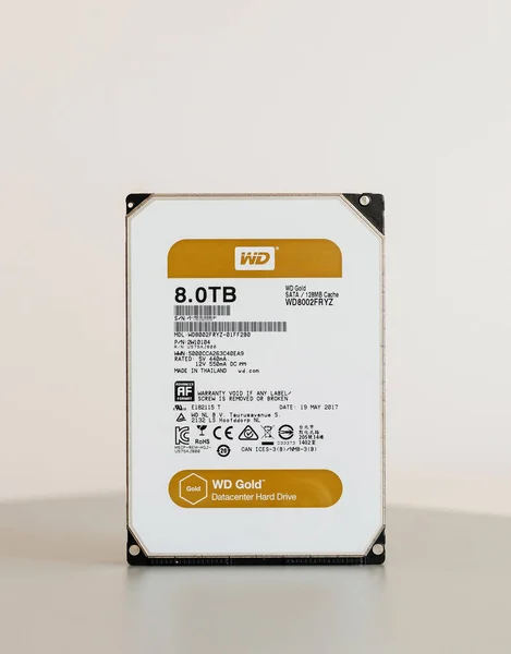 Nuevo Western Digital Gold 8TB disco duro del centro de datos — Foto de Stock