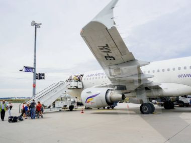 Airstair polis gümrük kontrolü Air Moldova uçak Frank
