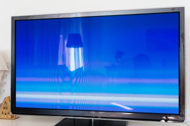 Büyük modern 4k tv plazma ekran