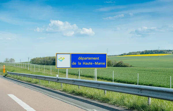 Autobahnschild des Departements Haute-Marne — Stockfoto