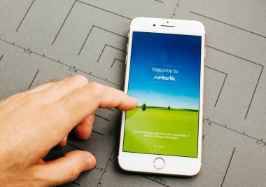 çalıştırmak runtastick app iPhone 7 Plus uygulama yazılım