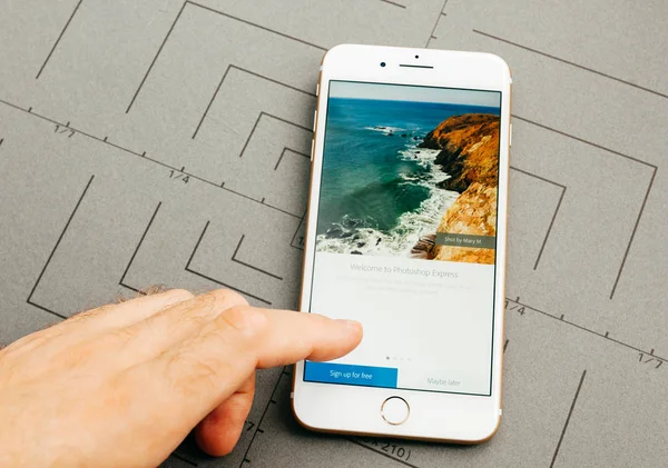 Photoshop express przez adobe na iphone 7 Plus miękkie aplikacji — Zdjęcie stockowe