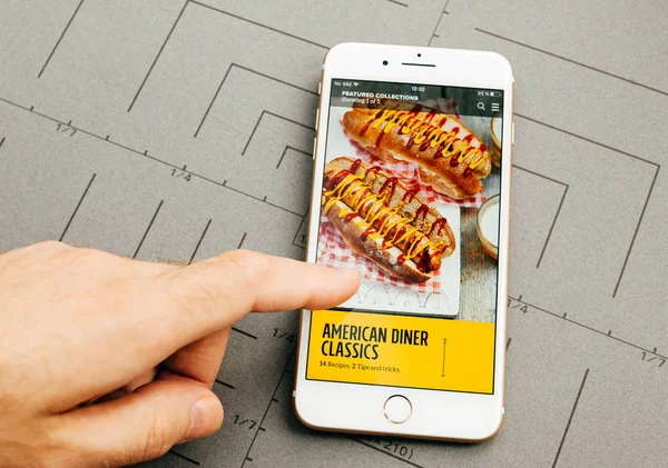Приложение Джейми Оливер на iPhone 7 Plus прикладное программное обеспечение — стоковое фото