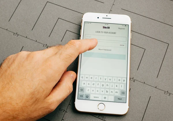 Skrill para iPhone 7 Plus uygulama yazılım