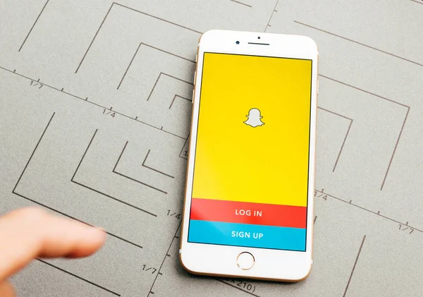 Snapchat app στο iphone 7 συν το λογισμικό εφαρμογής — Φωτογραφία Αρχείου