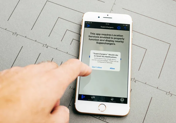 Tesla supercharger harita üzerinde iphone 7 Plus uygulama yazılım
