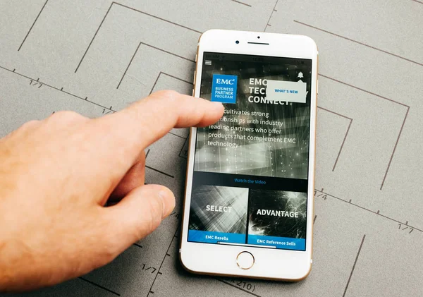 EMC 2 app iPhone 7 Plus uygulama yazılım