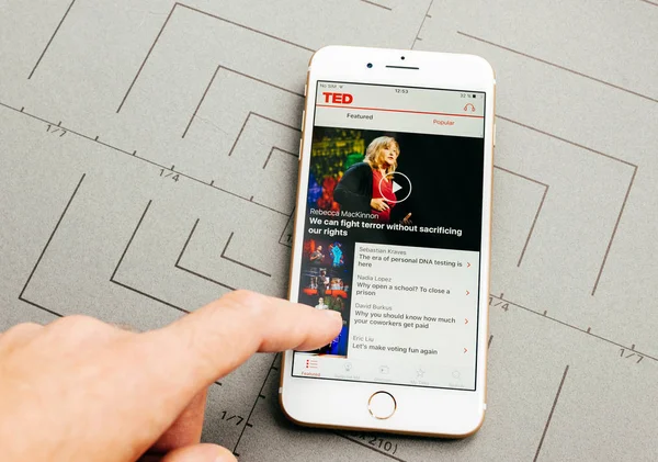 TED ομιλία app στο iphone 7 συν το λογισμικό εφαρμογής — Φωτογραφία Αρχείου