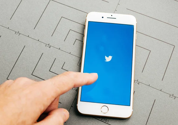 Twitter na iphone 7 Plus oprogramowanie aplikacji — Zdjęcie stockowe