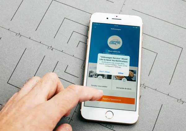 Wolkswagen samochodów usługi app na iphone 7 Plus miękkie aplikacji — Zdjęcie stockowe