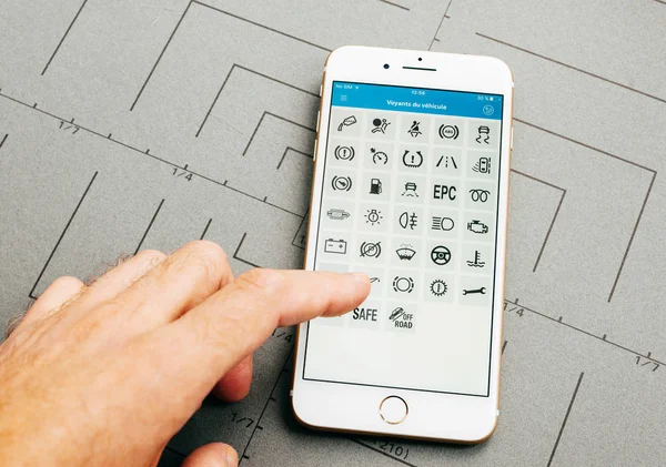 Araba hizmeti simgelerini iPhone 7 Plus uygulama yazılım