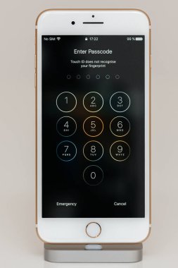 Ener passcode üstünde iphone 7 Plus uygulama yazılım