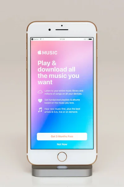 Apple Music en el iPhone 7 Plus el software de la aplicación — Foto de Stock