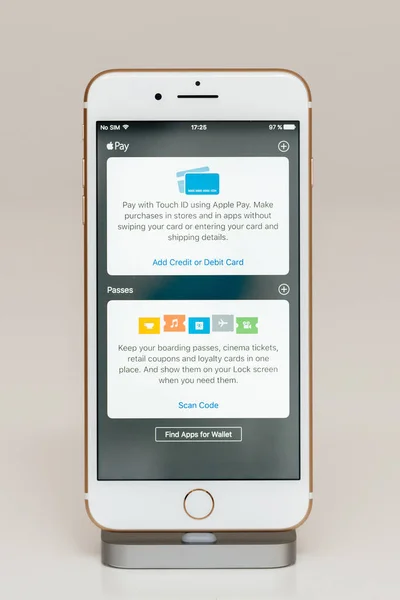 Apple Pay sur iPhone 7 Plus le logiciel d'application — Photo