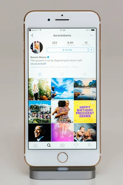 Barack obama instagram conta no iPhone 7 Além disso, o aplicativo — Fotografia de Stock