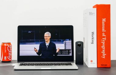 Tim Cook güle güle elleri ile Apple Keynote Keynote sona 