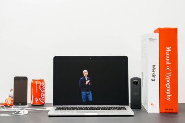 Apple Keynote iphone X 10 tanıtımı ile 