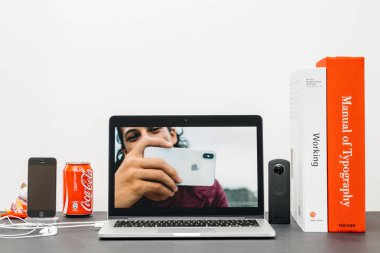 Apple Keynote iphone X 10 fotoğraf makinesi tanıtımı ile