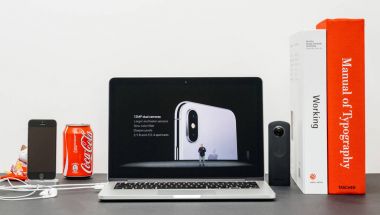 Apple Keynote Phil Schiller X 10 iphone tanıtımı ile 