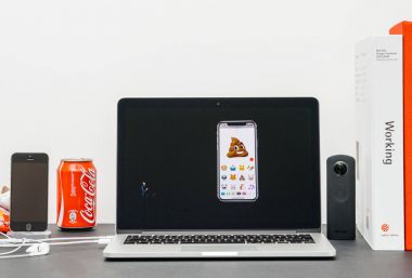 Apple Keynote Craig Federighi X 10 iphone tanıtımı ile bir