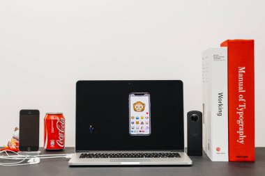 Apple Keynote Craig Federighi X 10 iphone tanıtımı ile bir