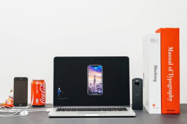 Apple Keynote iphone X 10 fotoğraf tanıtımı ile 