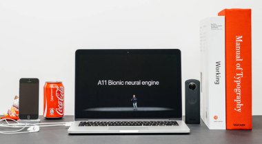 Apple Keynote iphone X 10 a11 tanıtımı Phil Schiller ile