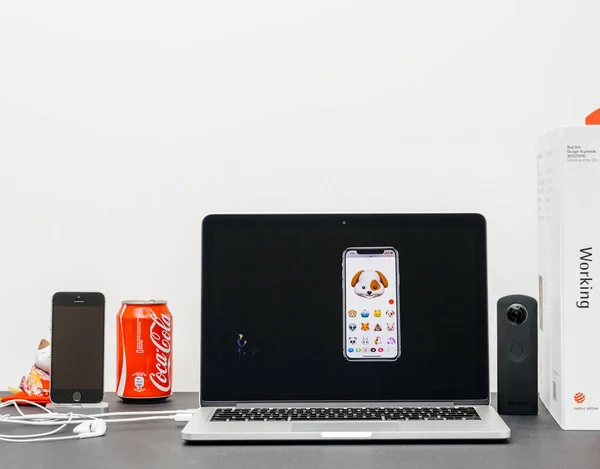 Apple Keynote Craig Federighi X 10 iphone tanıtımı ile bir — Stok fotoğraf