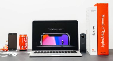 Apple Keynote iphone X 10 tr tanıtımı Phill Schiller ile