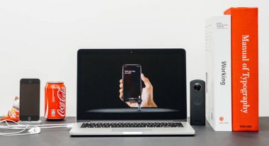 Apple Keynote Phill Schiller X 10 iphone tanıtımı ile bir